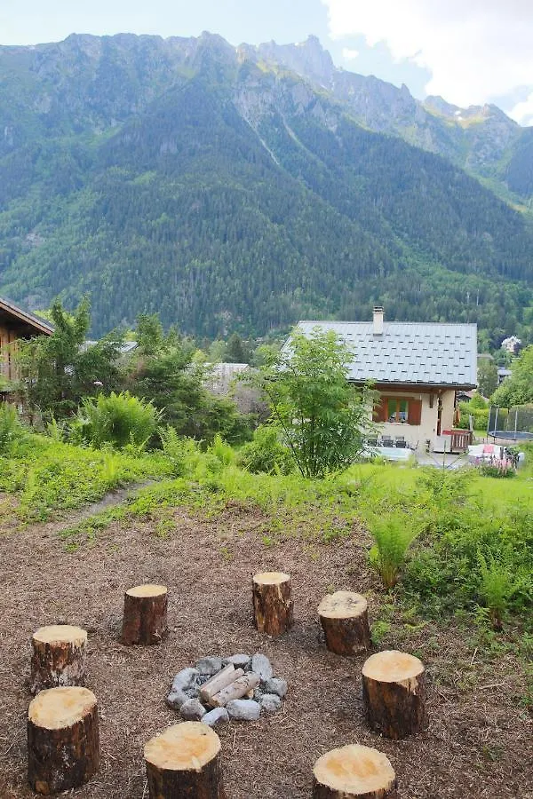 Chamonix Large Chalet, Sleeps 12, 200M2, 5 Bedroom, 4 Bathroom, Garden, Jacuzzi, Sauna Francia