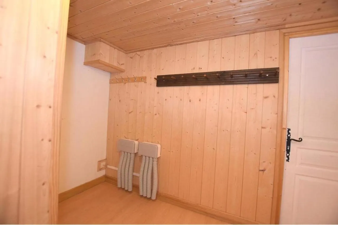 Chamonix Large Chalet, Sleeps 12, 200M2, 5 Bedroom, 4 Bathroom, Garden, Jacuzzi, Sauna