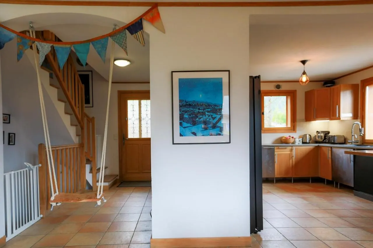 Chamonix Large Chalet, Sleeps 12, 200M2, 5 Bedroom, 4 Bathroom, Garden, Jacuzzi, Sauna France