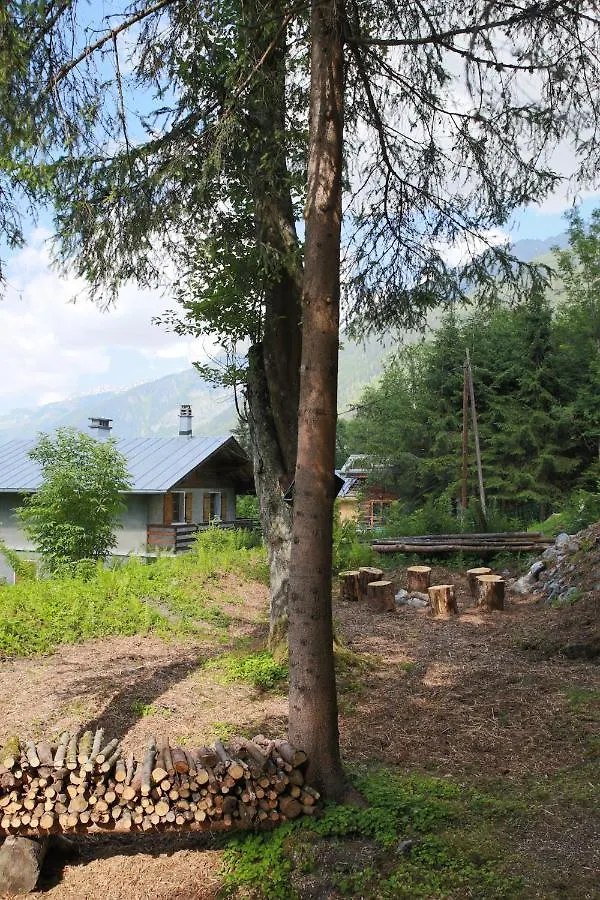 Chamonix Large Chalet, Sleeps 12, 200M2, 5 Bedroom, 4 Bathroom, Garden, Jacuzzi, Sauna Chalet