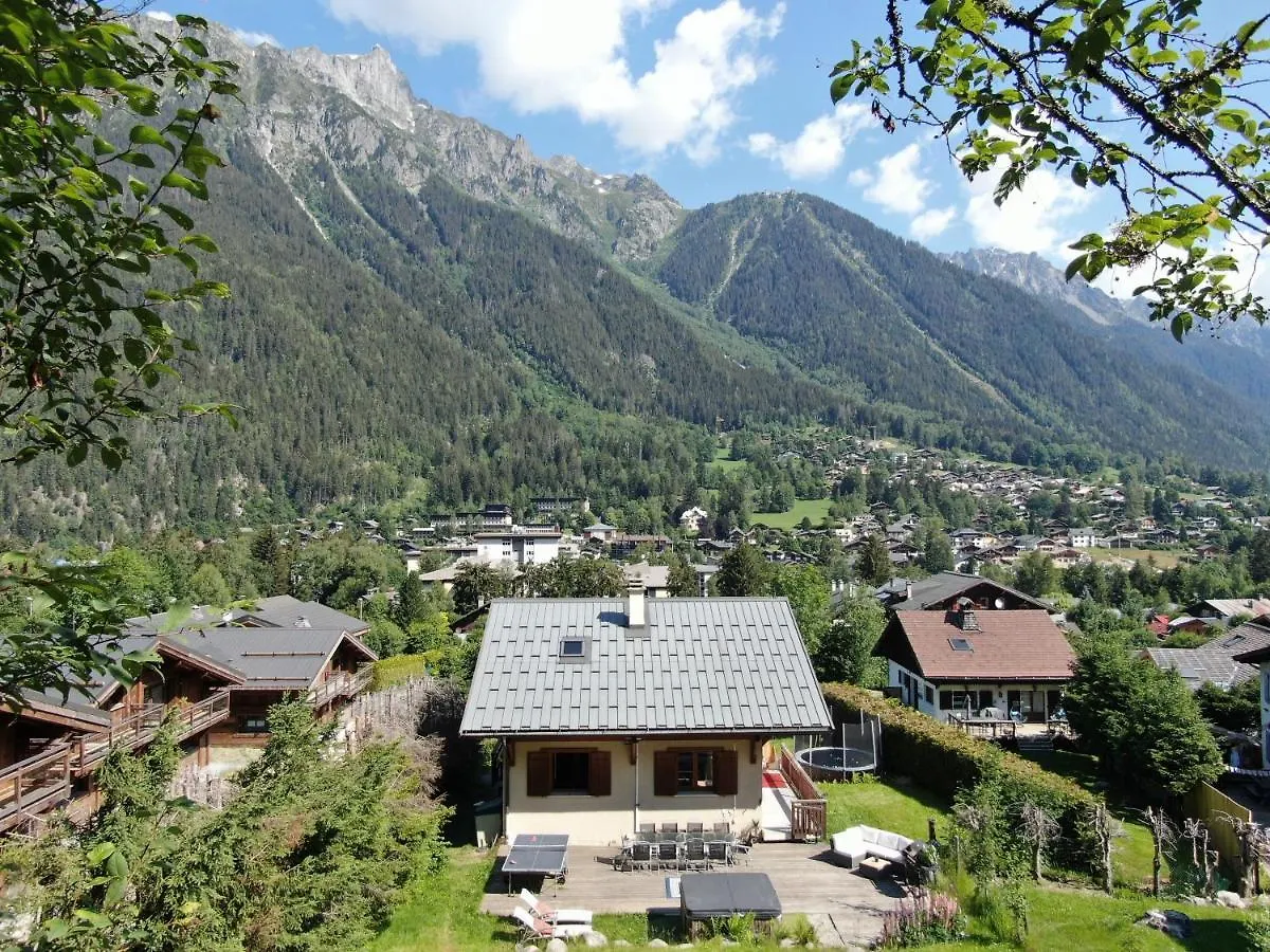 Chamonix Large Chalet, Sleeps 12, 200M2, 5 Bedroom, 4 Bathroom, Garden, Jacuzzi, Sauna 0*,  France