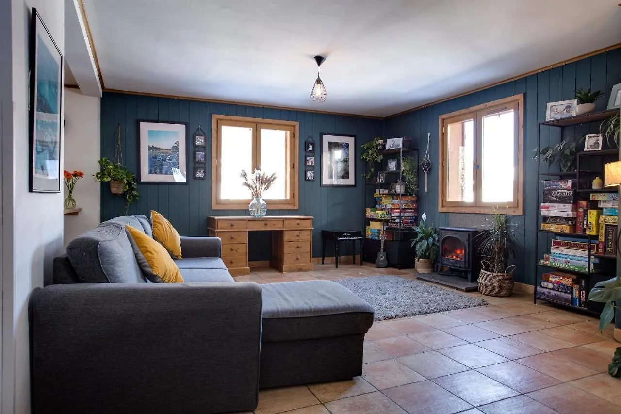 Chalet Chamonix Large Chalet, Sleeps 12, 200M2, 5 Bedroom, 4 Bathroom, Garden, Jacuzzi, Sauna