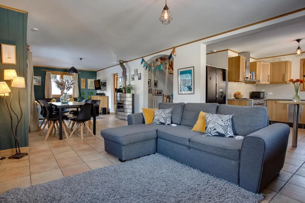 Chamonix Large Chalet, Sleeps 12, 200M2, 5 Bedroom, 4 Bathroom, Garden, Jacuzzi, Sauna 0*,