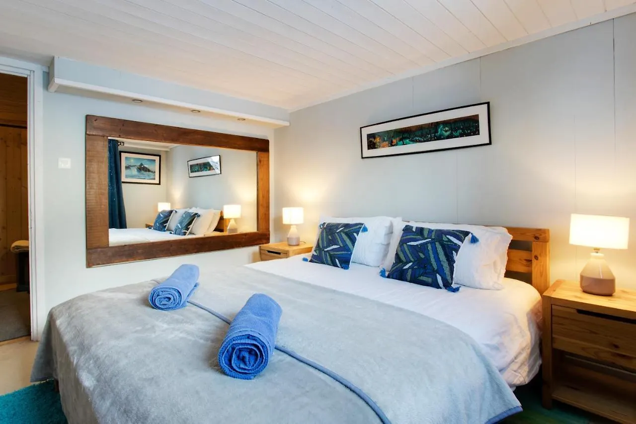 Chalet Chamonix Large Chalet, Sleeps 12, 200M2, 5 Bedroom, 4 Bathroom, Garden, Jacuzzi, Sauna